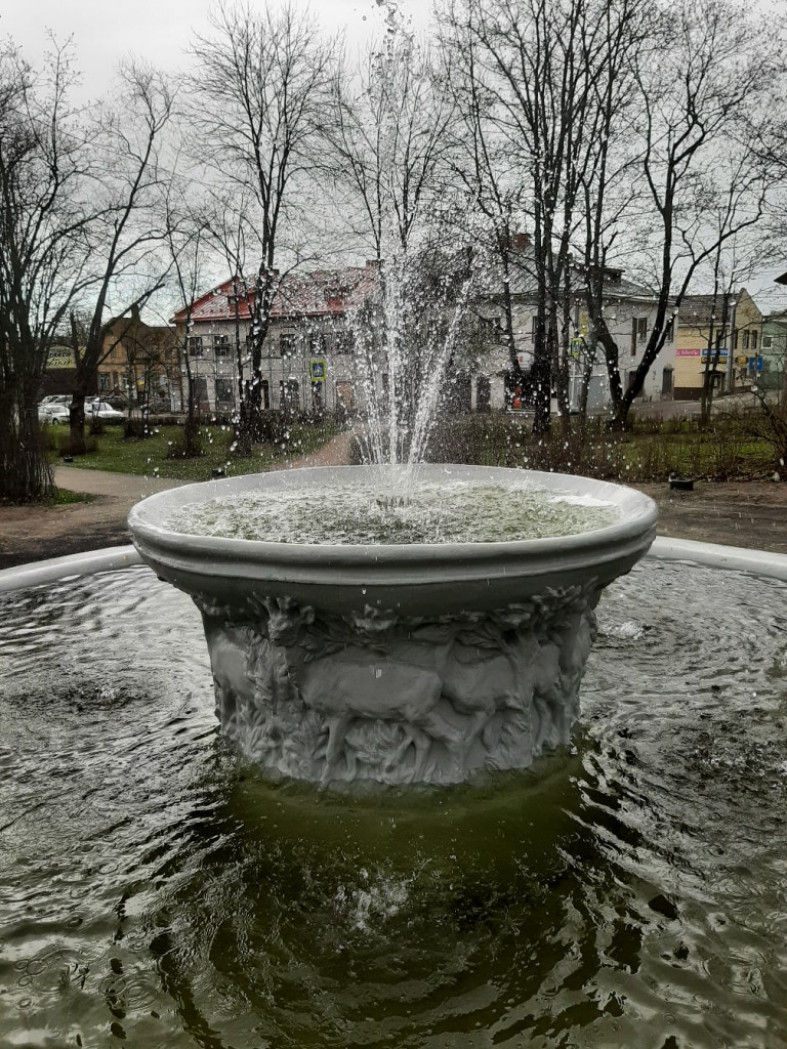 В городе Лахденпохья заработал фонтан | 15.05.2020 | Новости Петрозаводска  - БезФормата