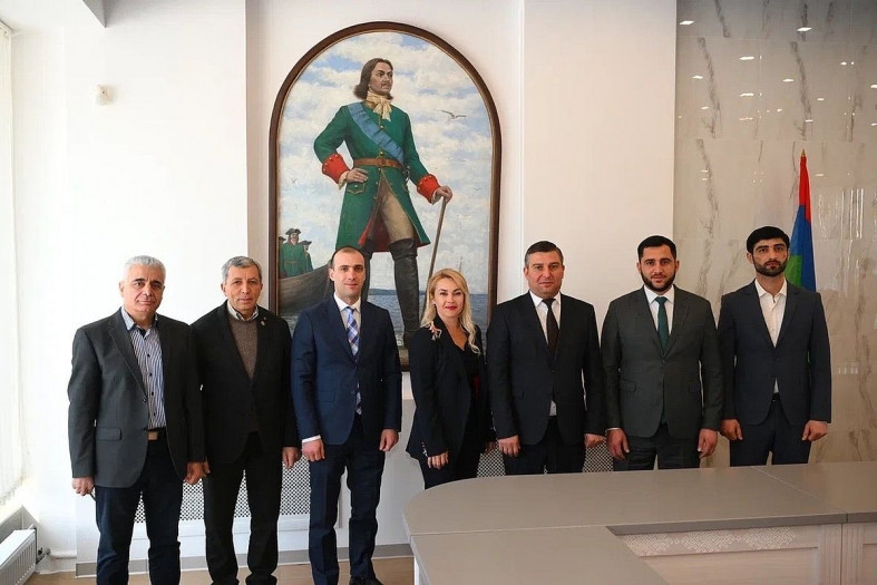 Армянская делегация и Инна Колыхматова