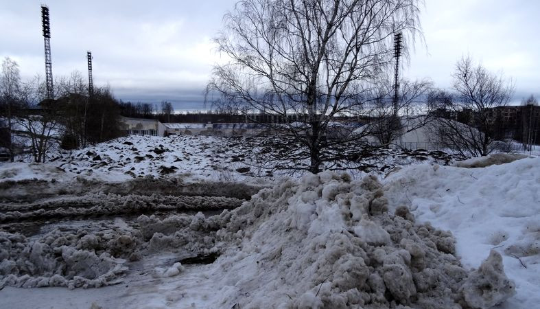 в центре петрозаводске образовалось кладбище отходов петрозаводск .... нарушения законодательства свалили на природу. с