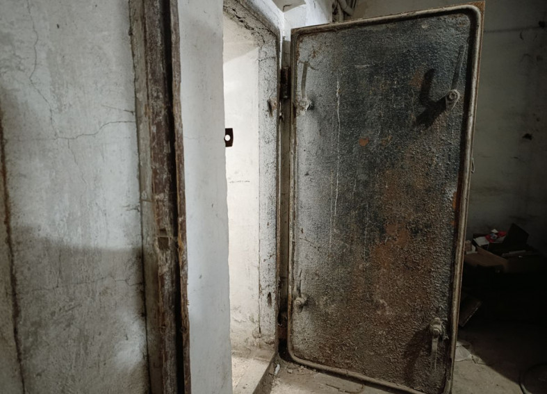 Дверь укрытия