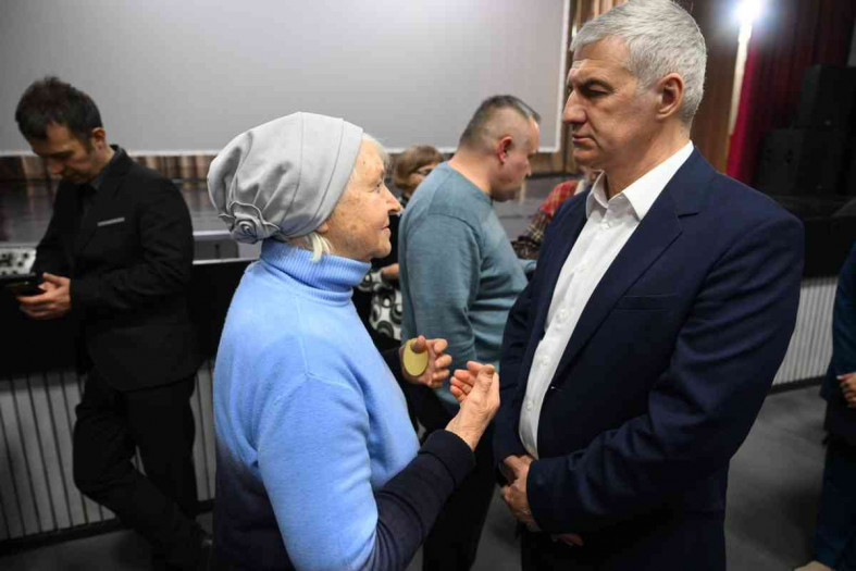 парфенчиков с жительницей питкяранты