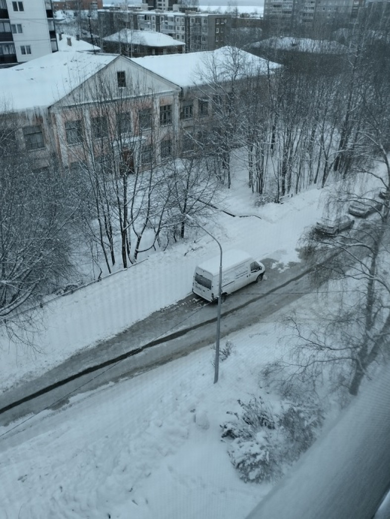 Автомобили вмерзают в лед на одной из улиц Петрозаводска | Петрозаводск  ГОВОРИТ | Газета 