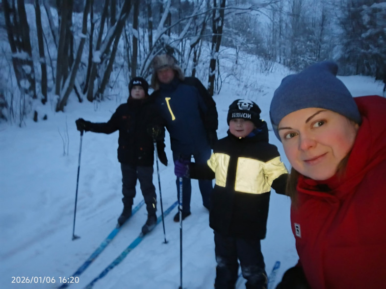 семья на лыжах