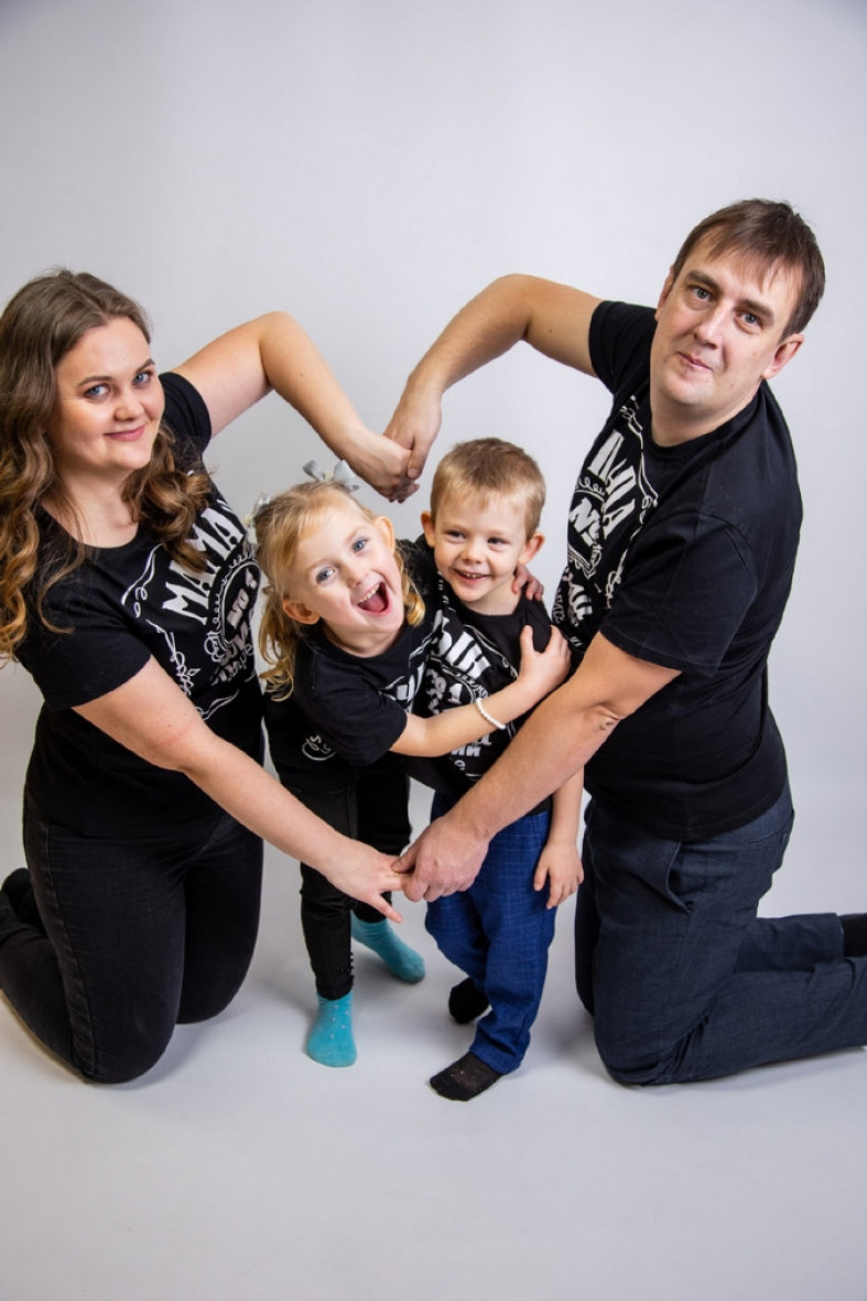 семья с двумя детьми