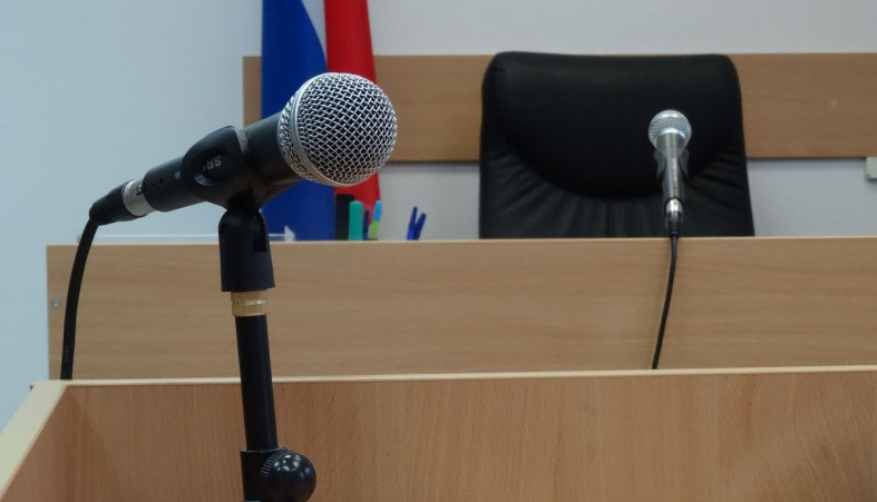 микрофон в суде
