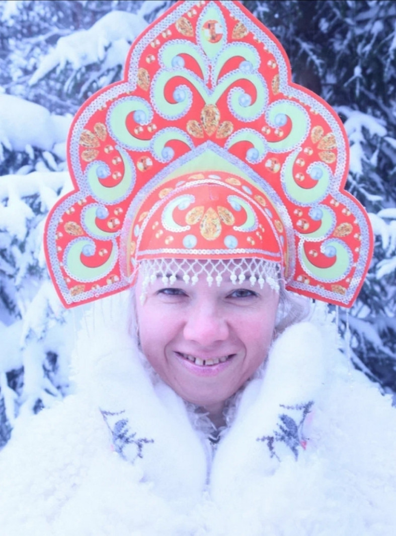 женщина в кокошнике