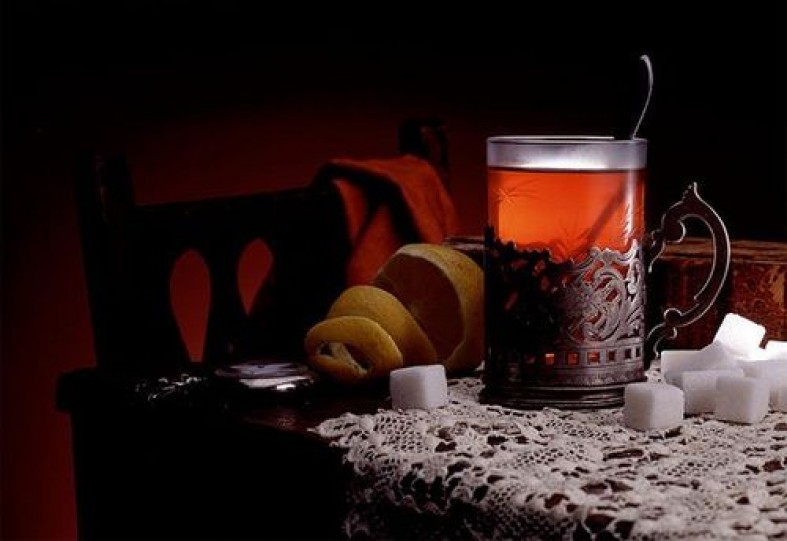 Фото чай в стакане с подстаканником
