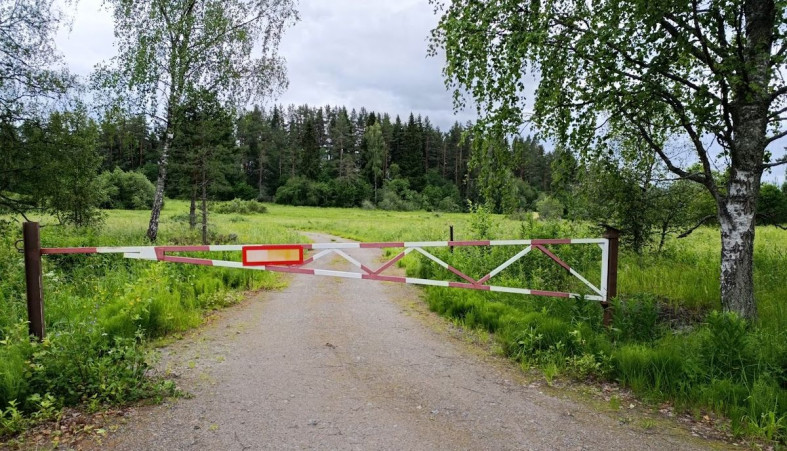 Шлагбаум на острове