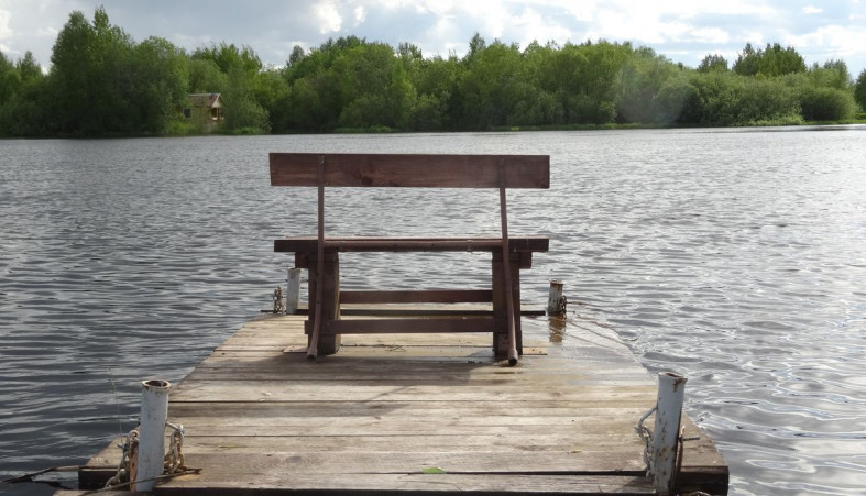 Скамейка на реке Шуя