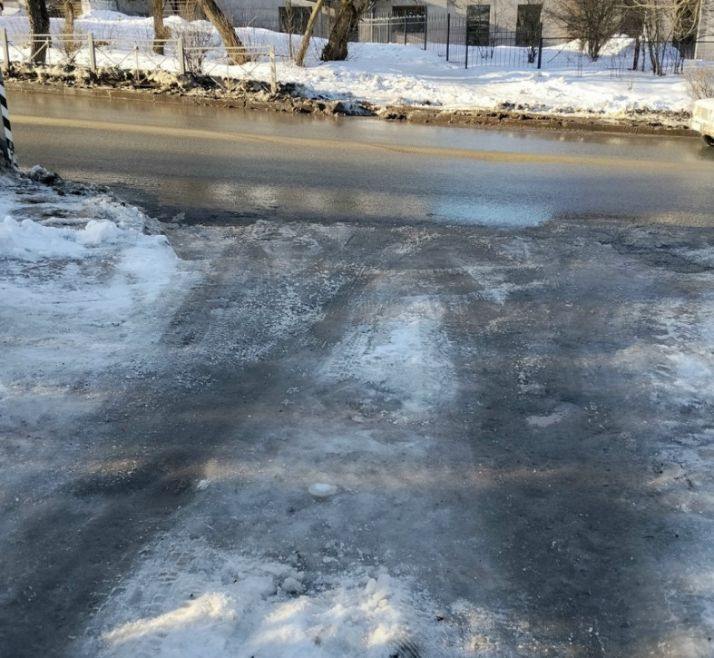 Льдом покрыты улицы