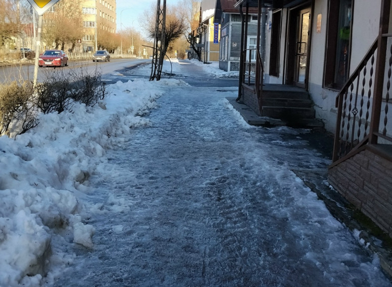 Лед на тротуарах Сортавалы