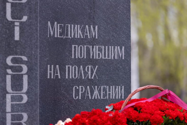 Стелла погибшим медикам