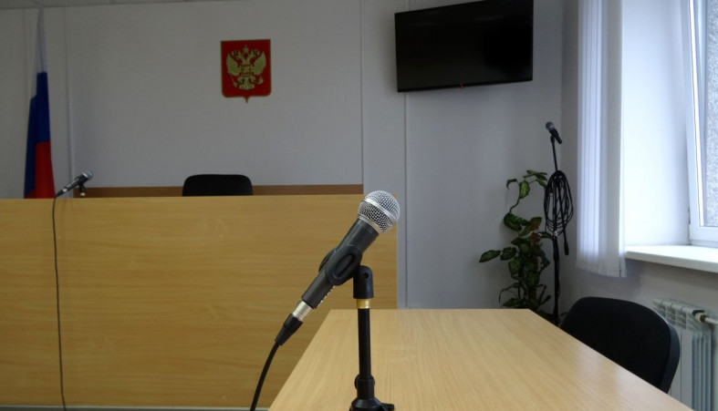 Микрофон в зале суда