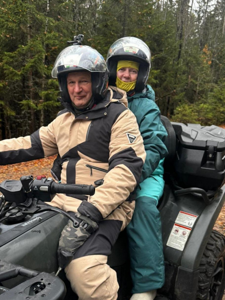 люди на квадроцикле