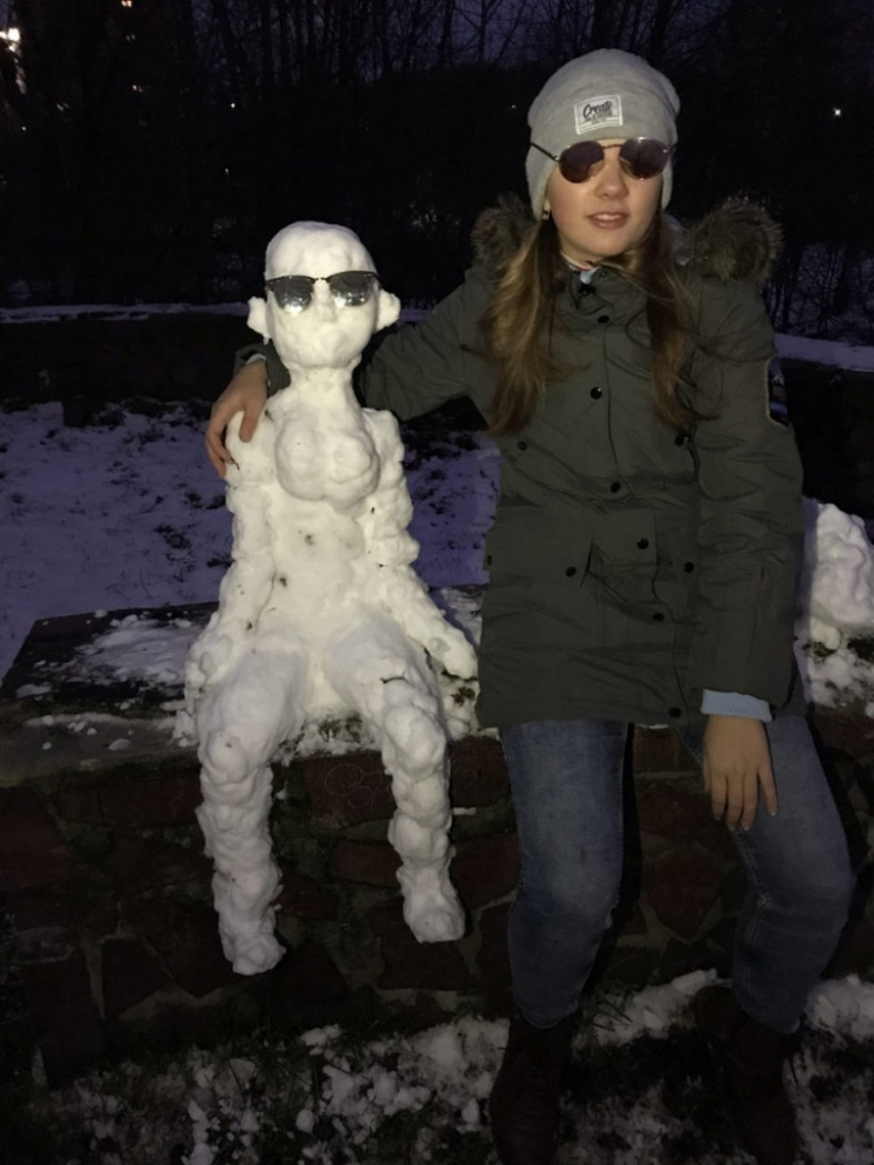 девочка и снеговик