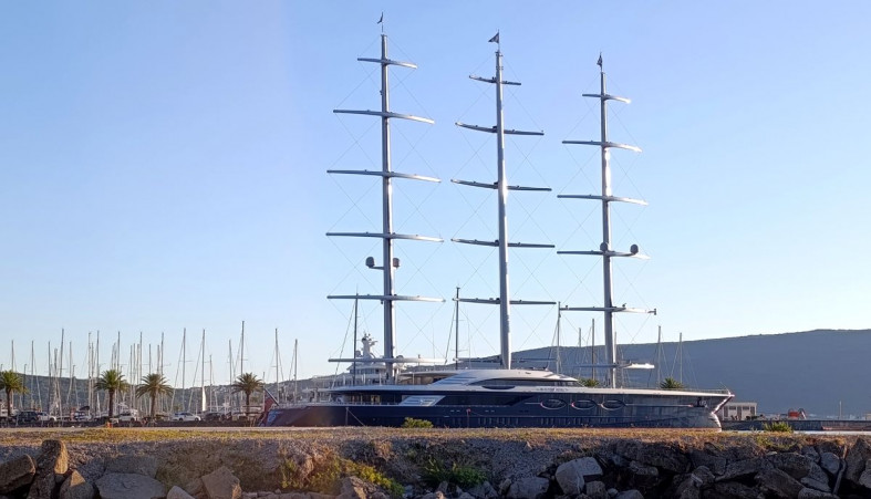 Яхта Черна жемчужина