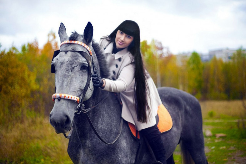 девушка на лошади