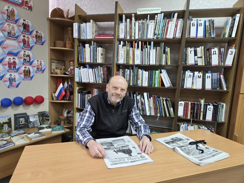 Активный читатель и автор районной газеты художник Олег Обносов