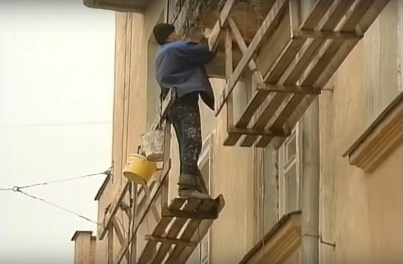 дом ремонтируют