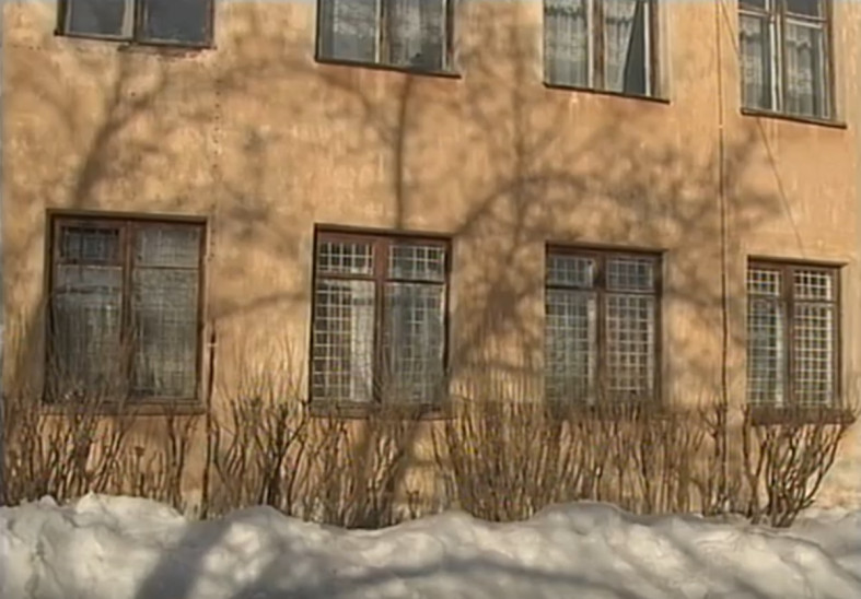 дом с решетками