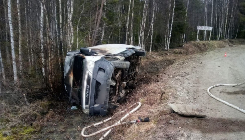Автобус загорелся около Кестеньги Автобус загорелся около Кестеньги