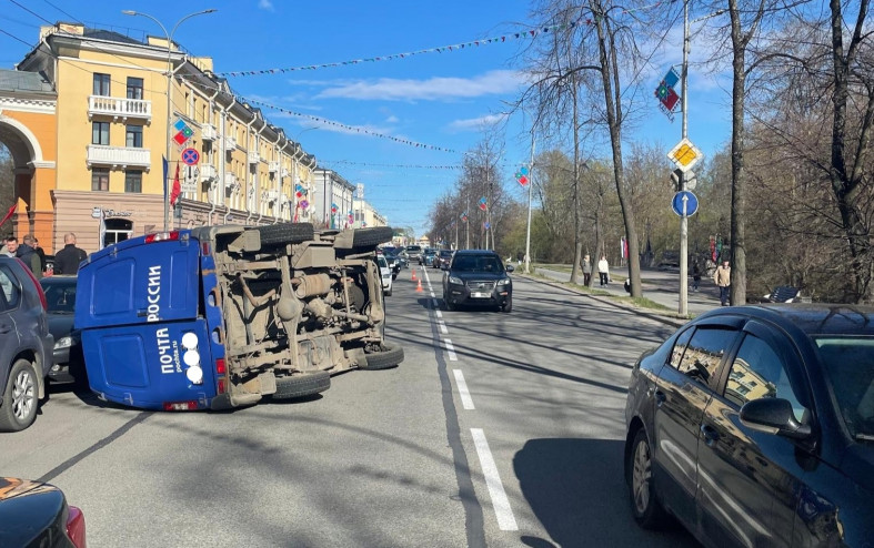 Перевернувшийся автомобиль