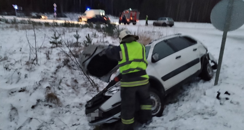 Автомобиль в кювете