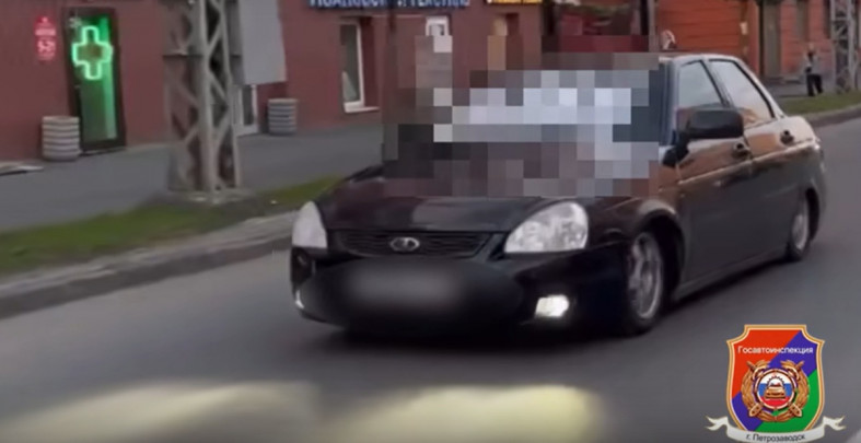 наклейка на машине