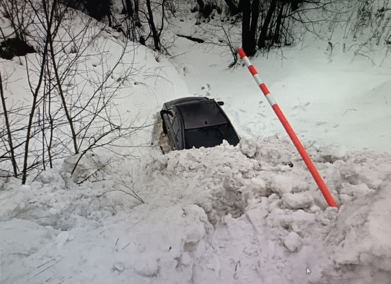 Разбившийся автомобиль Разбившийся автомобиль