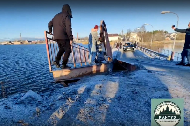 женщина на переправе