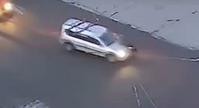 Пешеход на капоте