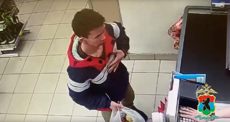 мужчина в магазине