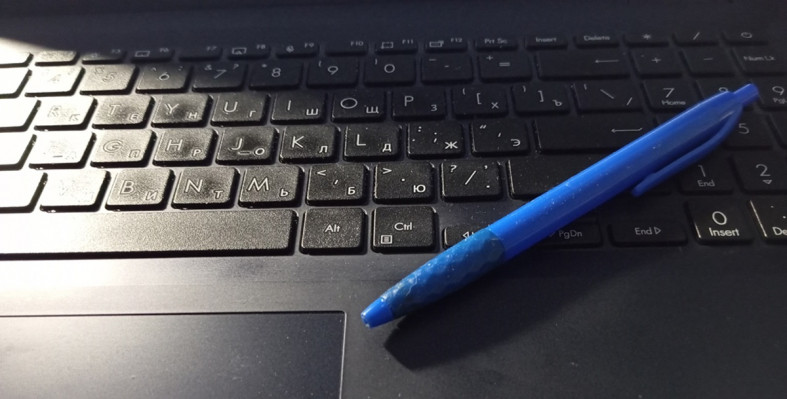 ноутбук_ручка