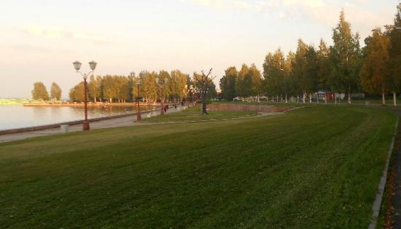 Парк победы петрозаводск. Прибрежный парк Победы Петрозаводск. Онежская набережная парк Победы. Сквер Онежской набережной.