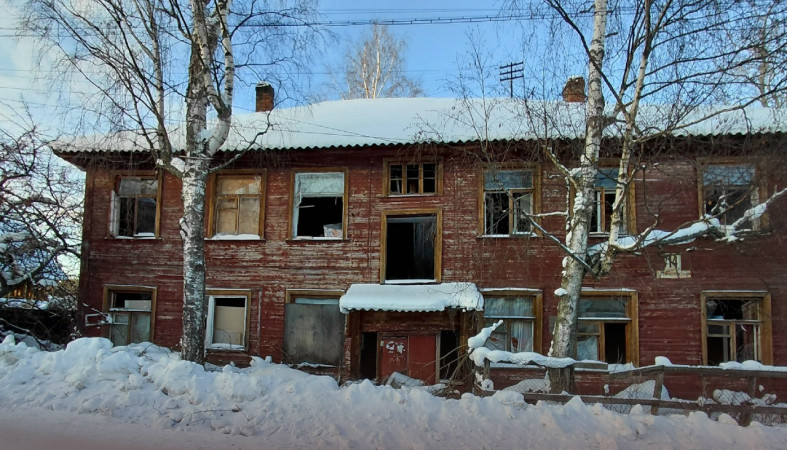 Ветхий аварийный дом в Петрозаводске.