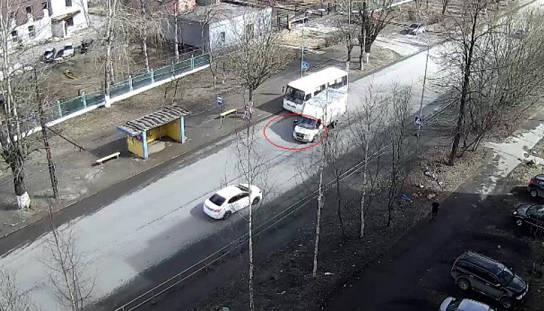 В Петрозаводске 13-летняя школьница угодила под колеса фургона