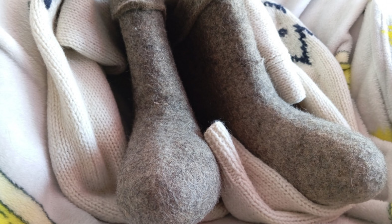 валенки и свитер