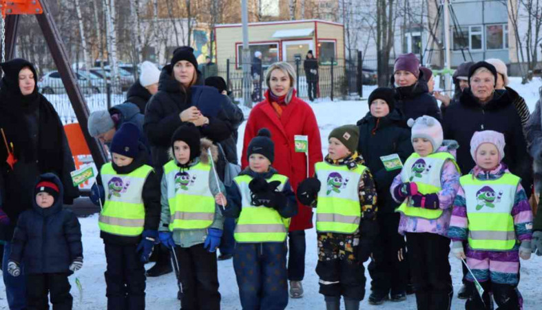 Инна колыхматова на открытии детской площадки