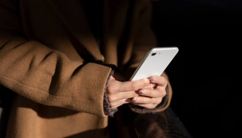 девушка в гаджете