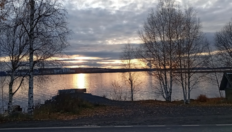закат на озере