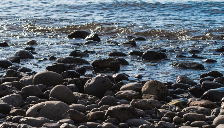 камни в воде