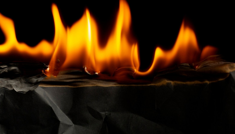 что-то горит что-то горит