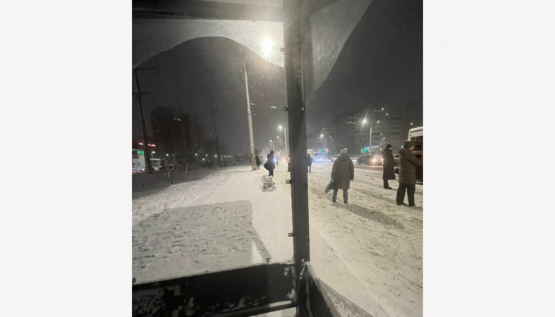 разбитая остановка разбитая остановка