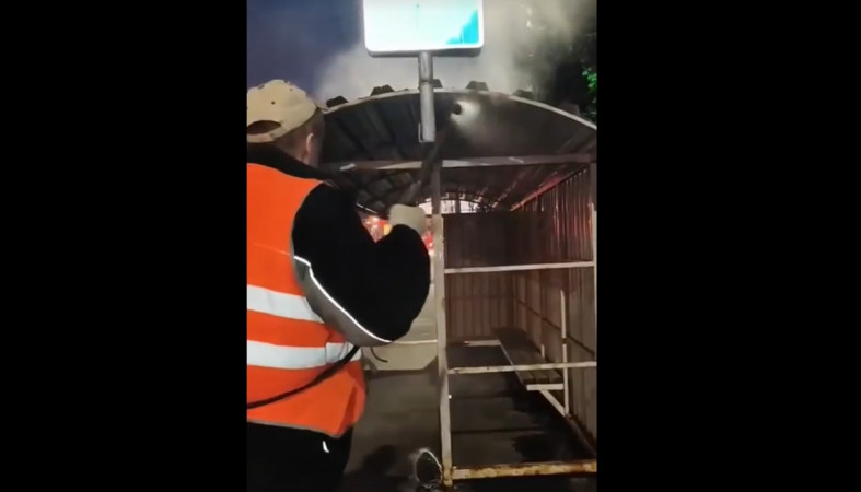 моют остановку