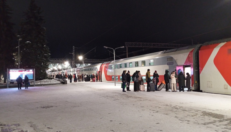 поезд перрон пассажиры