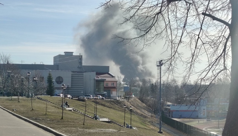 горит судостроительный завод