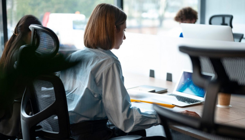 девушка на работе