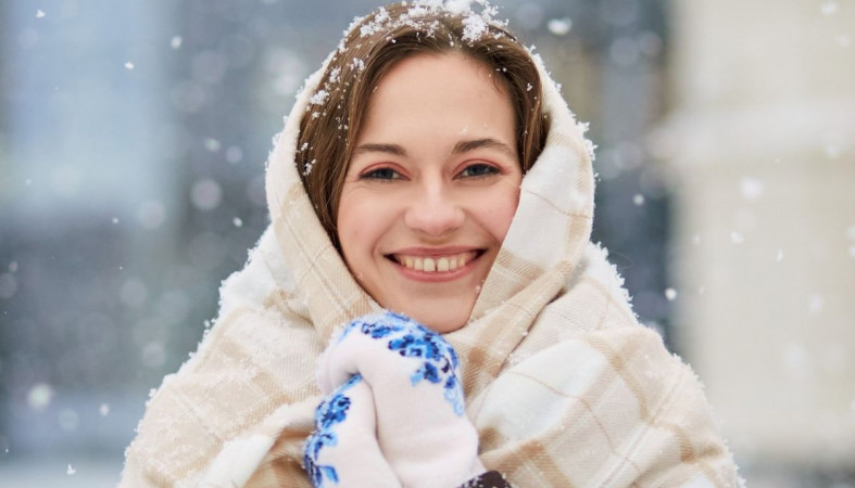 девушка в платке