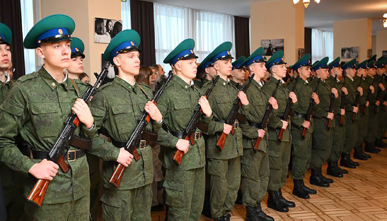 Молодые пограничники принимают Присягу