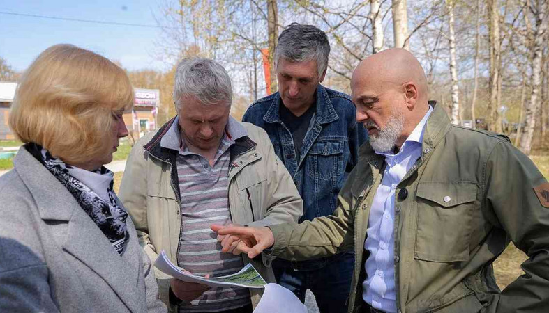 шандалович и активисты